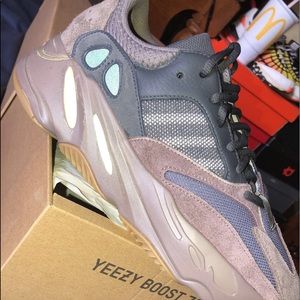 Yeezy 700 “Mauve”